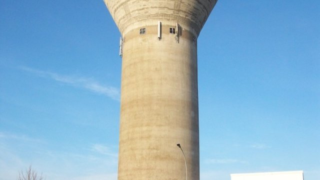Le château d'eau et l'usine de traitement